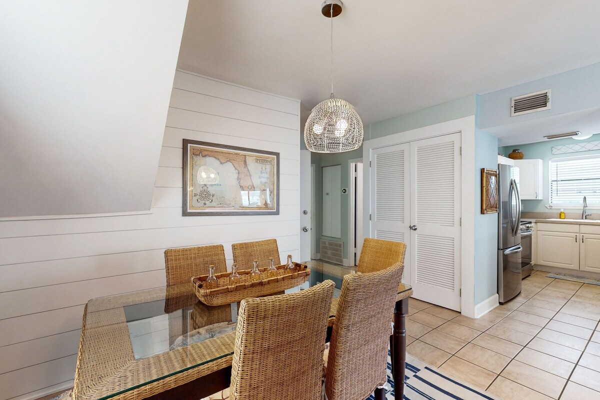 Photo 7 of Snowbird & dog-friendly condo with 5 pools, hot tubs, golf, tennis, pickleball