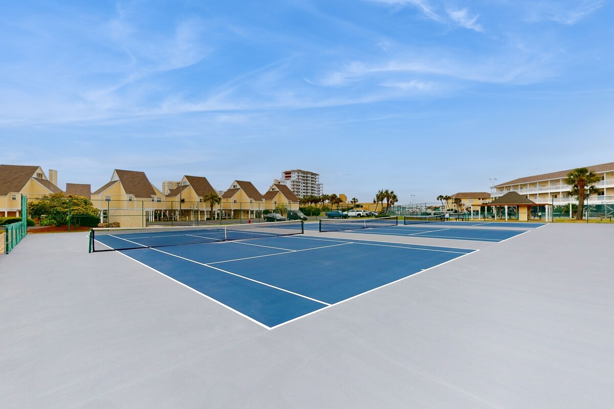 Photo 25 of Snowbird & dog-friendly condo with 5 pools, hot tubs, golf, tennis, pickleball