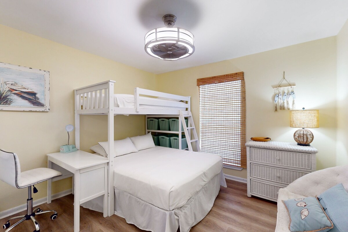 Photo 13 of Snowbird & dog-friendly condo with 5 pools, hot tubs, golf, tennis, pickleball
