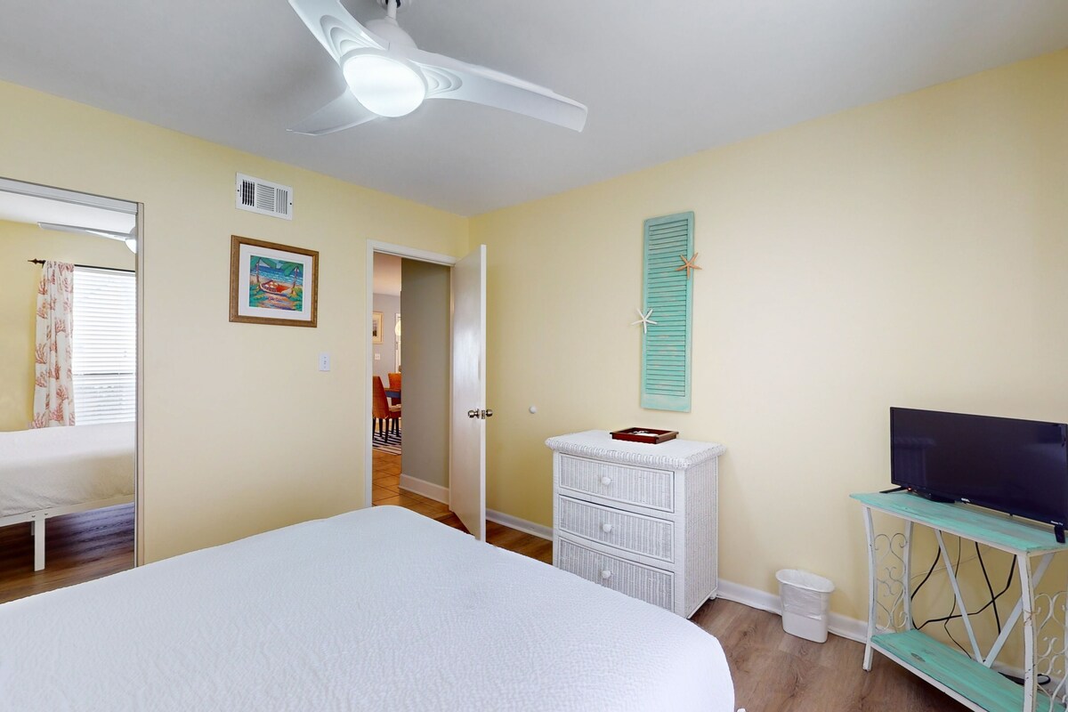 Photo 11 of Snowbird & dog-friendly condo with 5 pools, hot tubs, golf, tennis, pickleball