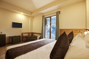Family Room | City view - Saltstayz Select - Nehru Place & New Friends Colony (New Delhi)
