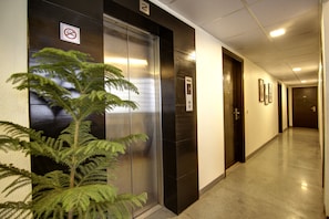 Lift - Saltstayz Select - Nehru Place & New Friends Colony (New Delhi)