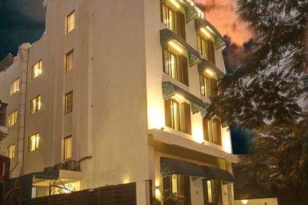 Façade de lâhĂ©bergement - soirĂ©e/nuit