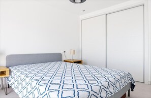 熨斗/熨衫板、Wi-Fi、床單