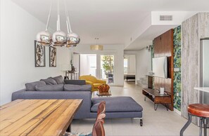 Unclassified image, 3 of 16, button