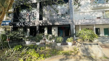 ด้านหน้าที่พัก