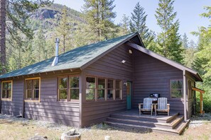 Exterior - Mazama Panorama - 2 bedroom cabin at Wilson Ranch (Mazama)
