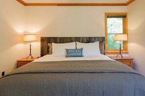 2 bedrooms, iron/ironing board, WiFi, bed sheets - Mazama Panorama - 2 bedroom cabin at Wilson Ranch (Mazama)