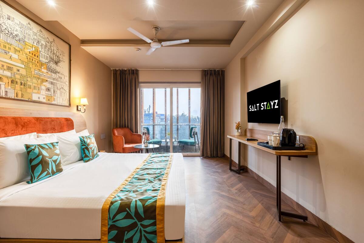 Premium bedding, desk, soundproofing, free WiFi