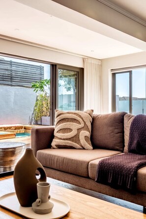 TV, offices - Tranquil Escape in Sea Point Aureto (Cape Town)