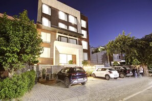 Front of property - Saltstayz Premier – Cyber Hub (Gurugram)