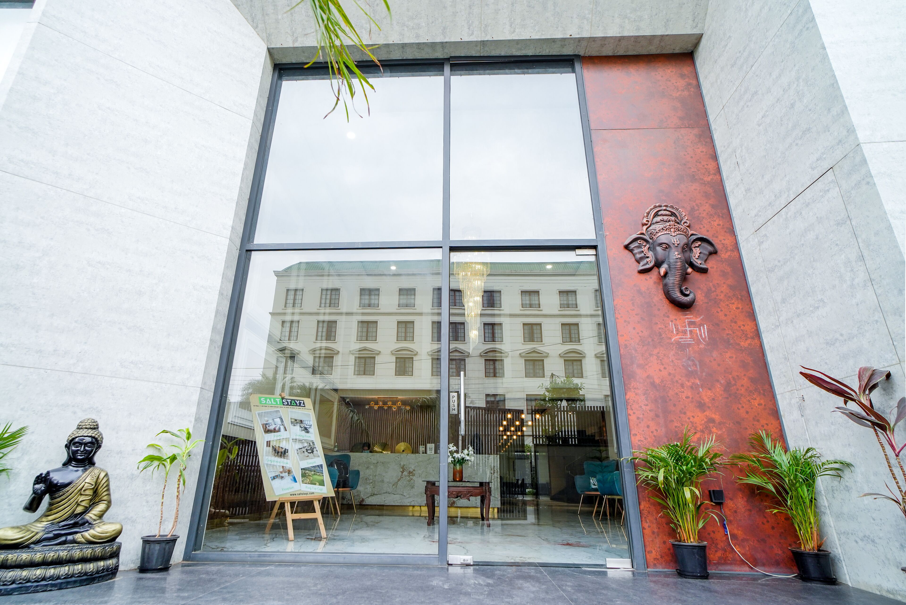 Fachada de la propiedad