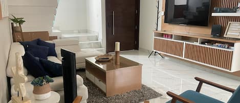 Casa | Sala de estar | Smart TV de 50 pulgadas con canales digitales y Netflix