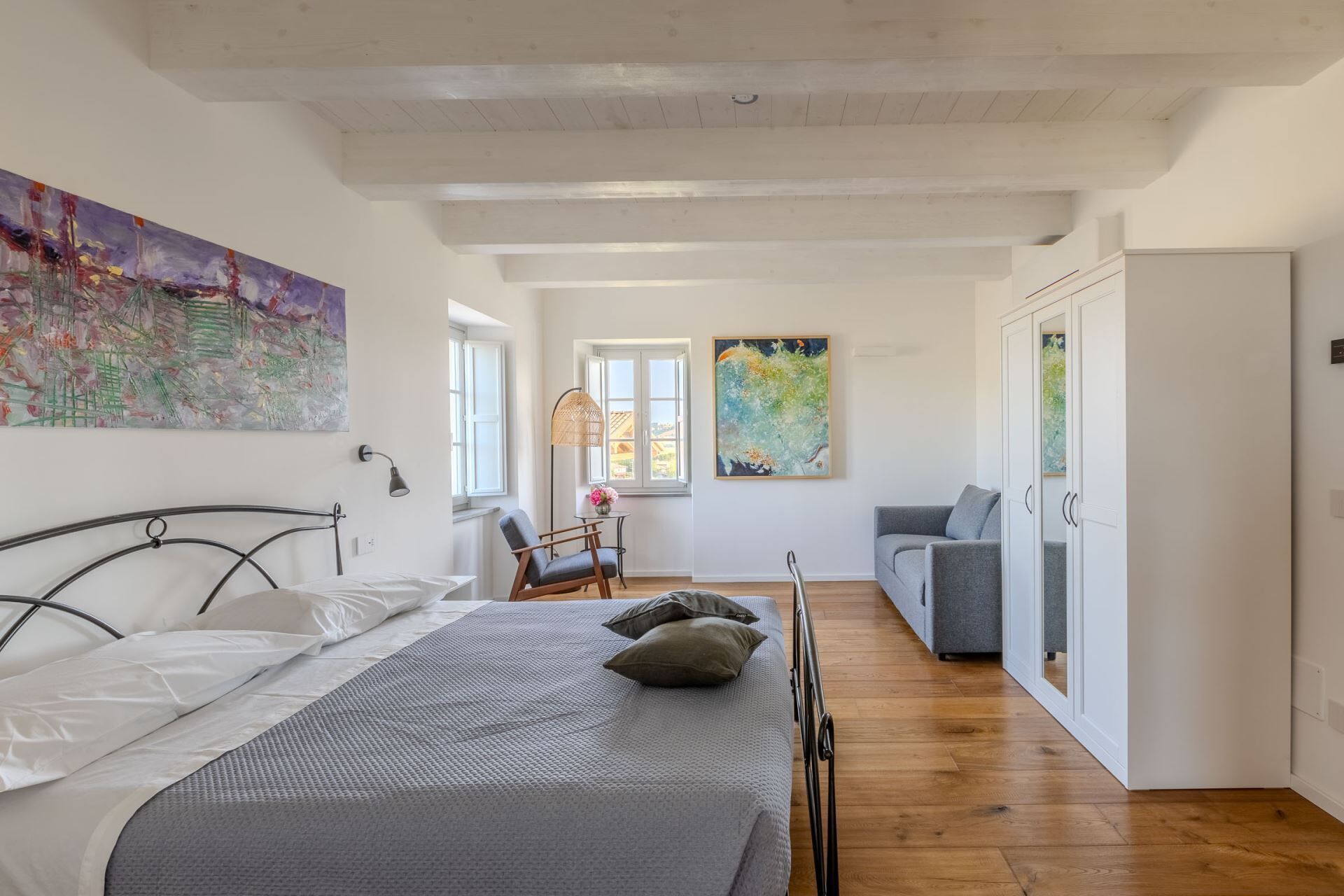 6 bedrooms, iron/ironing board, WiFi