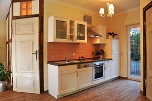 Refrigerador, horno, placa de cocina, lavavajillas