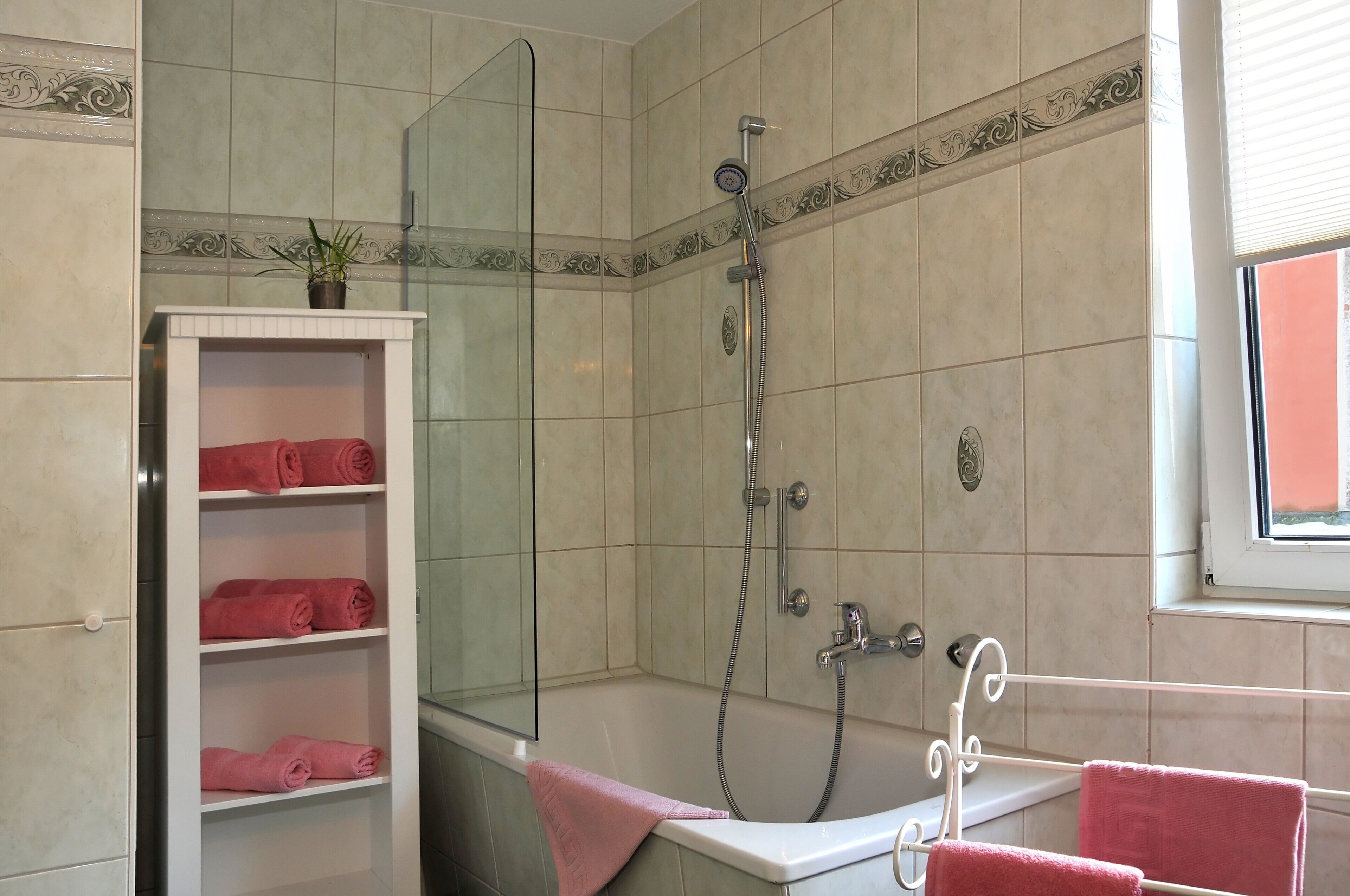 Ducha, secador de pelo, toallas