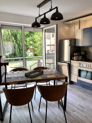 Refrigerador, horno, placa de cocina, lavavajillas