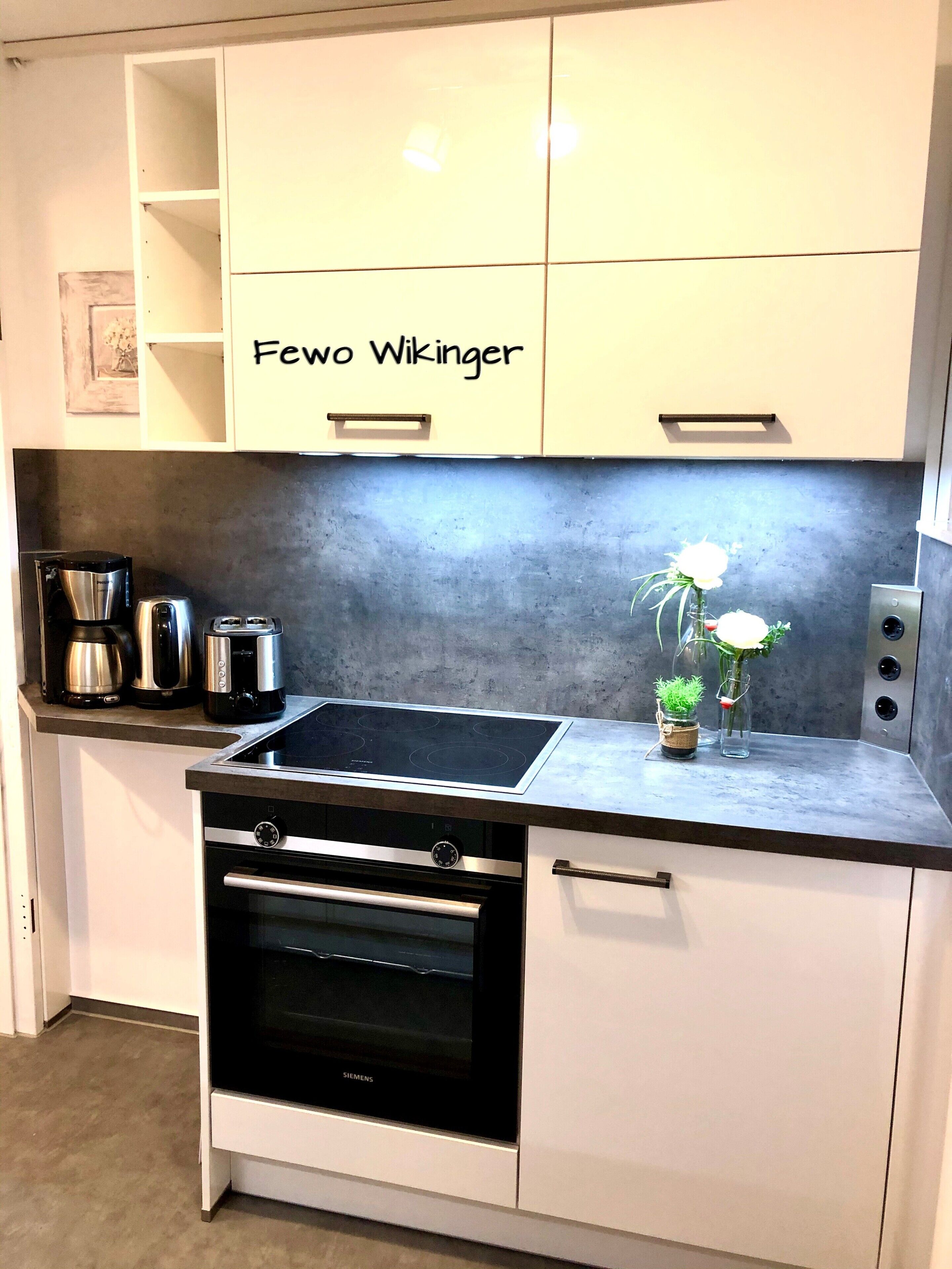 Kjøleskap, ovn, kokeplater og oppvaskmaskin