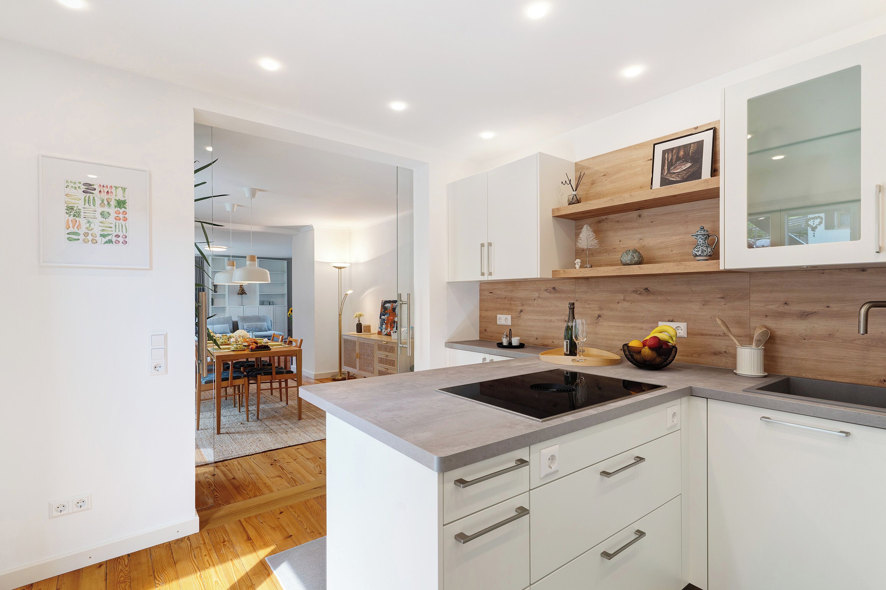 Kühlschrank, Mikrowelle, Ofen, Herdplatte