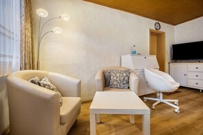 TV - Holiday Home 'Bergmannsruh' with Shared Terrace and Wi-Fi (Clausthal-Zellerfeld)