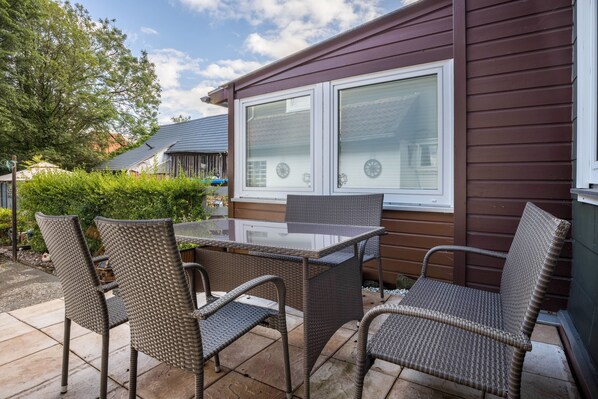 Outdoor dining - Holiday Home 'Bergmannsruh' with Shared Terrace and Wi-Fi (Clausthal-Zellerfeld)
