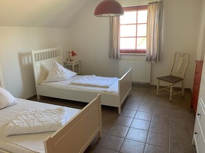 4 Schlafzimmer, Schreibtisch, Bügeleisen/Bügelbrett, kostenloses WLAN