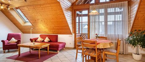 TV, mesa de pingue-pongue