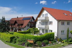 Exterior - Apartment 'Ferienwohnung 7, 66qm' with Shared Garden, Balcony and Wi-Fi (Kressbronn am Bodensee)
