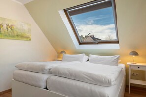 3 bedrooms, iron/ironing board, free WiFi, bed sheets - Holiday Home 'Ferienhaus Jadeblick I I' with Sea View, Private Terrace and Wi-Fi (Dangast)