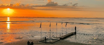 Holiday Home 'Ferienhaus Jadeblick I I' with Sea View, Private Terrace and Wi-Fi