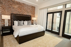5 bedrooms, iron/ironing board, free WiFi, bed sheets - Exclusive Luxury: Brand NEW Stunning 5-Bedroom Getaway in New Orleans' CBD (New Orleans)