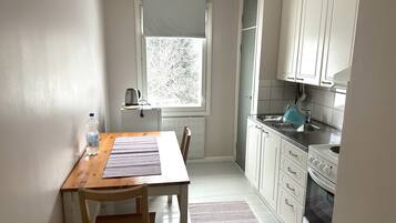 Traditional Apartment | Private kitchen | Oven, dishwasher, electric kettle, toaster