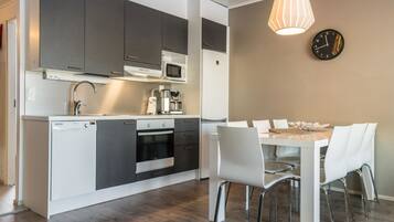 Réfrigérateur, micro-ondes, lave-vaisselle