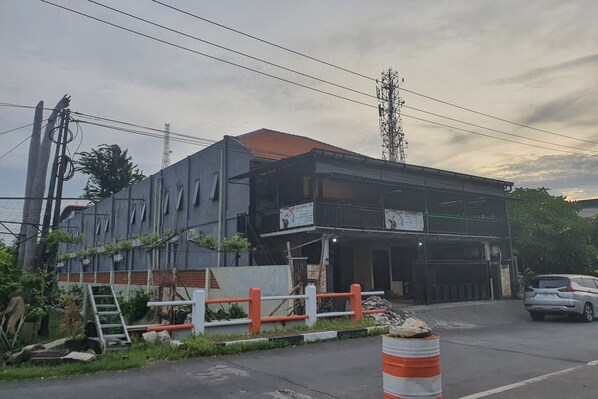 Exterior - OYO 93623 Assalam Homestay Syariah (Surabaya)