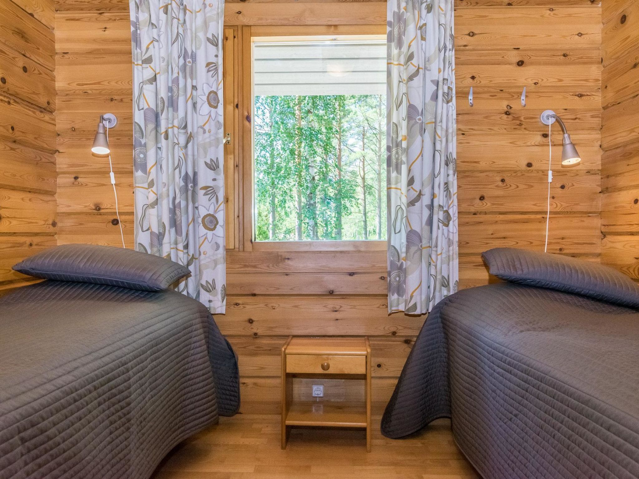 2 bedrooms, travel cot