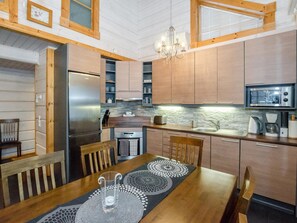 Fridge, microwave, dishwasher, cookware/dishes/utensils