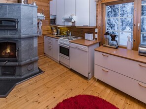 Refrigerador, microondas, lavavajillas, utensilios de cocina