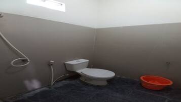 Kamar Double Deluks | Kamar mandi | Shower, handuk, dan sabun