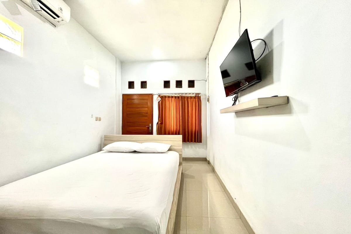 Deluxe Studio | Desk, free WiFi, bed sheets