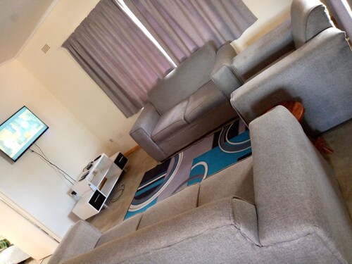 cozy 2 bed 2 bath apartment 