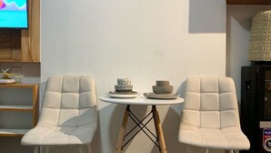 تناول الطعام داخل الغرفة
