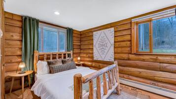 5 bedrooms, desk, iron/ironing board, travel crib