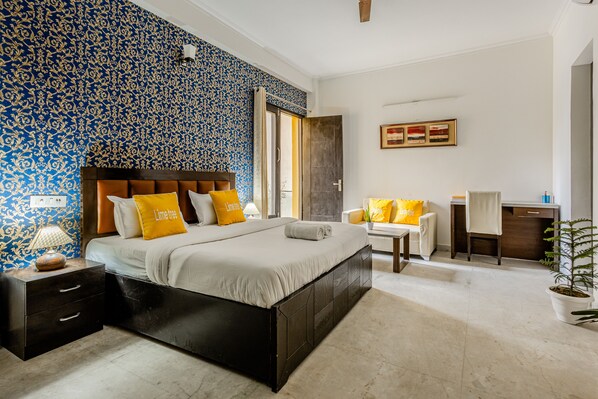 Premium Studio Suite | Premium bedding, Tempur-Pedic beds, desk, laptop workspace