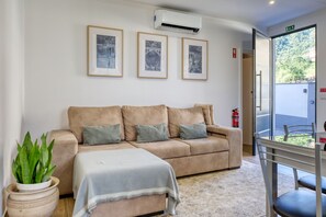 Smart TV - Casa dos Anjos, a Home in Madeira (Faial)