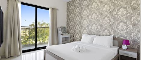 3 bedrooms, in-room safe, iron/ironing board, free WiFi