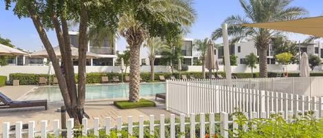 Piscina all'aperto, una piscina riscaldata