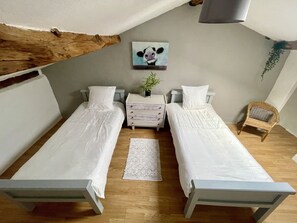 2 bedrooms, iron/ironing board, free WiFi, bed sheets