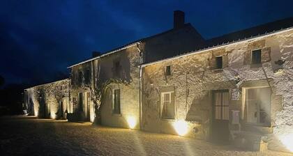 Perfect spacious country retreat with large pool and activity barn