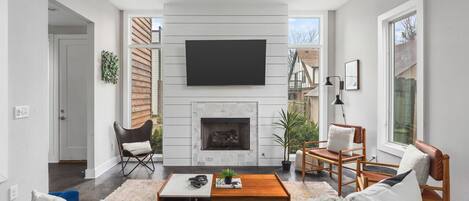 Smart TV, chimenea