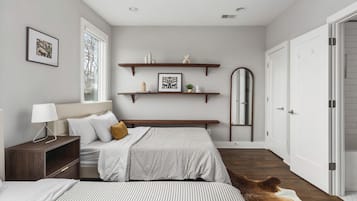 3 bedrooms, desk, iron/ironing board, free WiFi